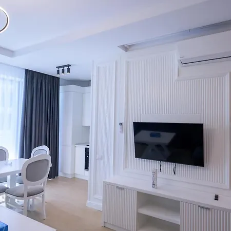 Luxury Lake On 1 *